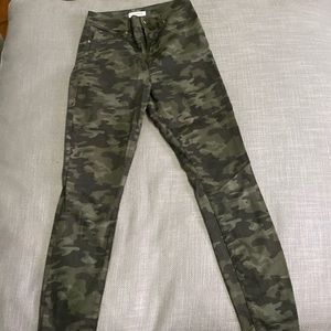 Good American - Camo Skinny Jeans